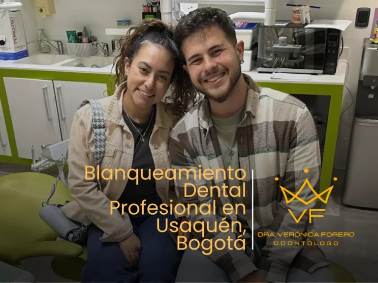 Una pareja de jóvenes felices por su nuevo blanqueamiento dental con la Dra. Verónica Forero.